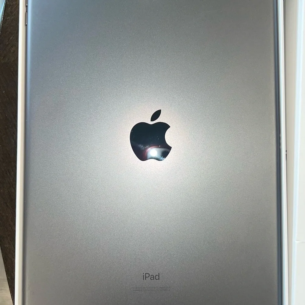 128GB iPad (7th Generation) Wi-Fi+Cellular